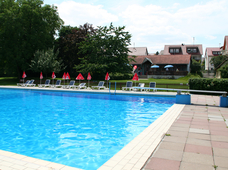 Schwimmbecken